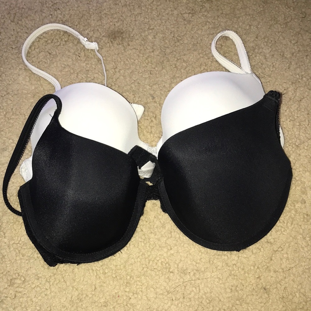 Set of 2 bras that are size 36C.
